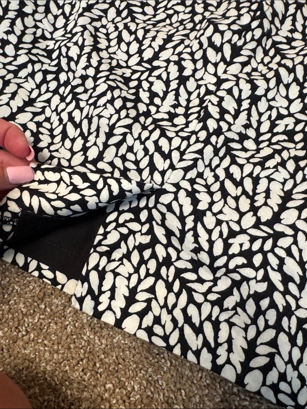 LOFT Black and White Leaf-Print Pencil Skirt SZ 2P back zip up stretch career - Picture 8 of 8